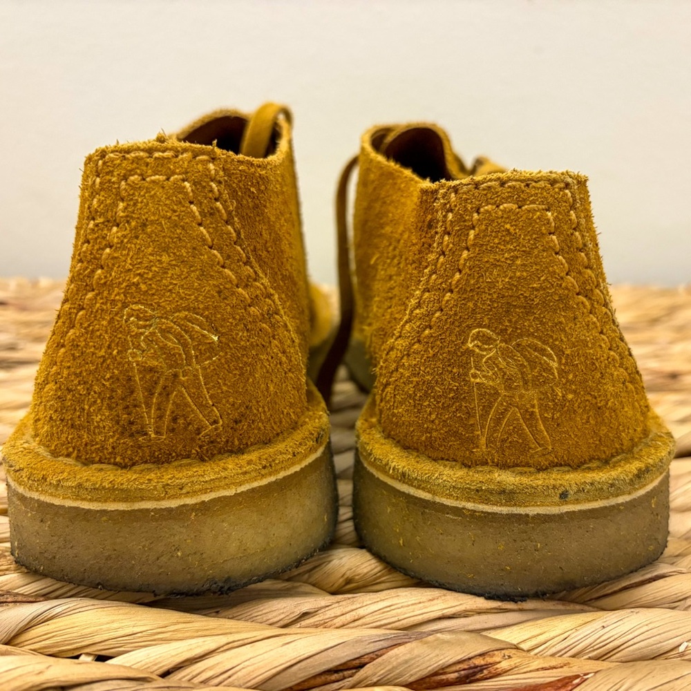 Clarks Originals Suede Chukka Mustard boot - Picture 4 of 10
